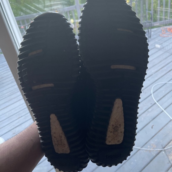 Athletic_Shoes